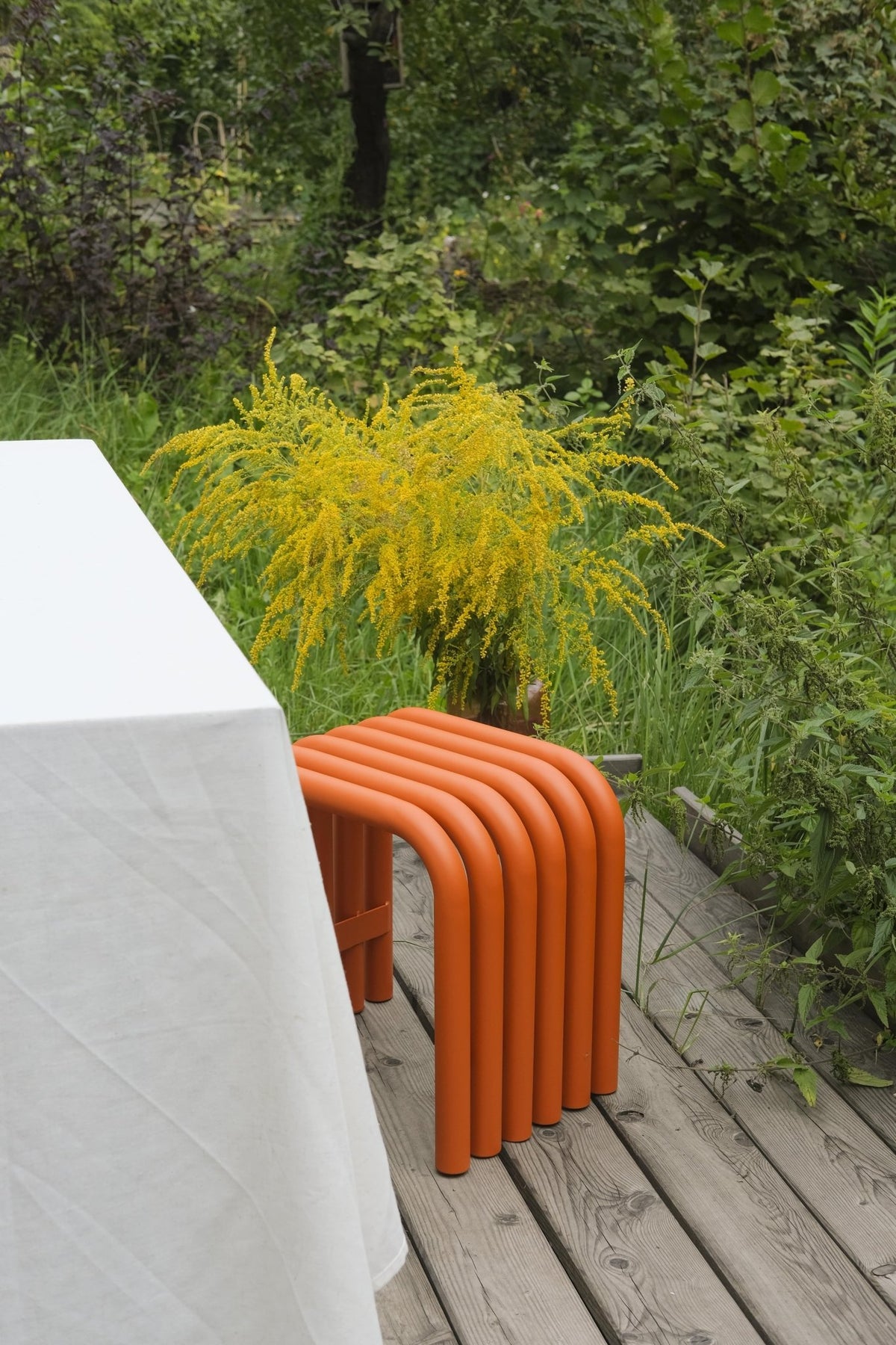 Tabouret en acier écorce d'orange Nokk - noo.ma - The Cool Republic
