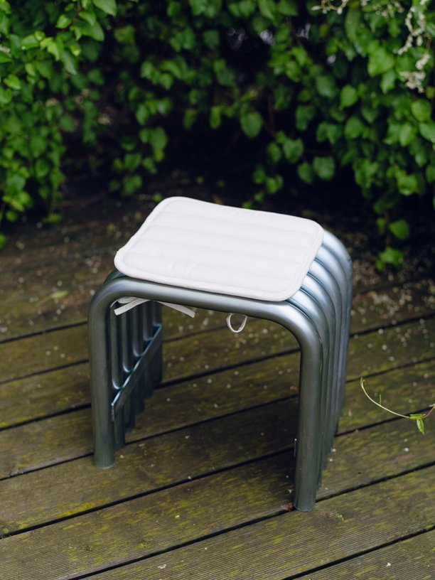 Tabouret en acier galvanisé chromé Nokk - noo.ma - The Cool Republic