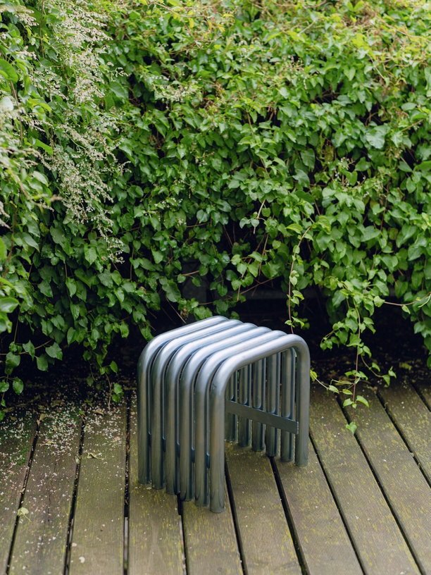 Tabouret en acier galvanisé chromé Nokk - noo.ma - The Cool Republic