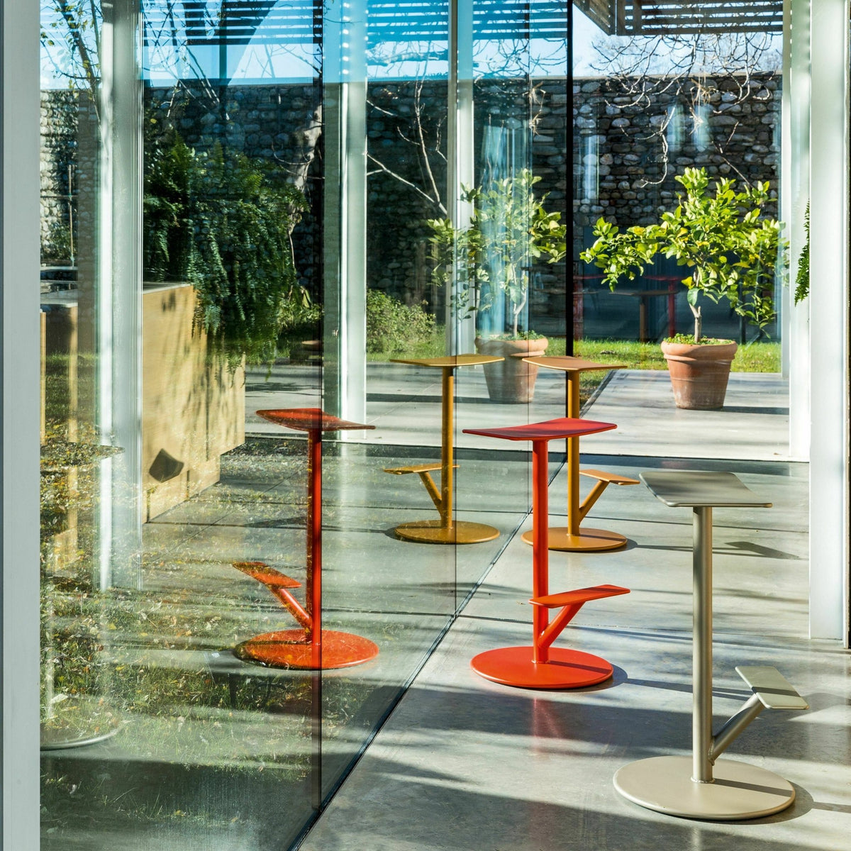 Tabouret en acier mat 66 cm ochre Sequoia - Magis - The Cool Republic