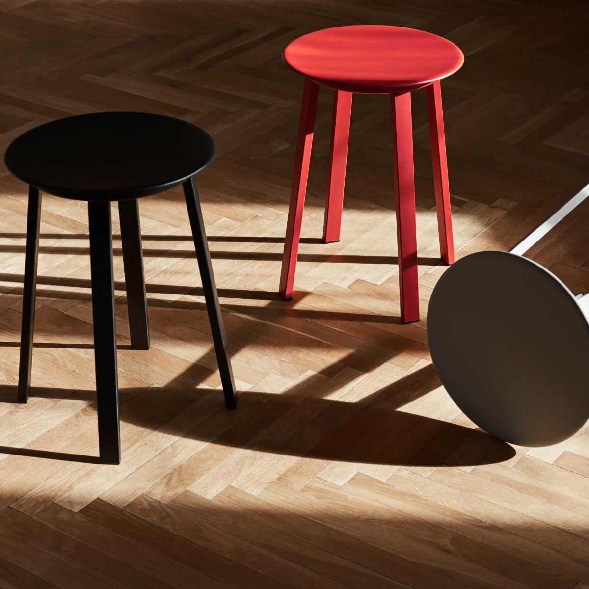 Tabouret en aluminium noir Revolver - HAY - The Cool Republic