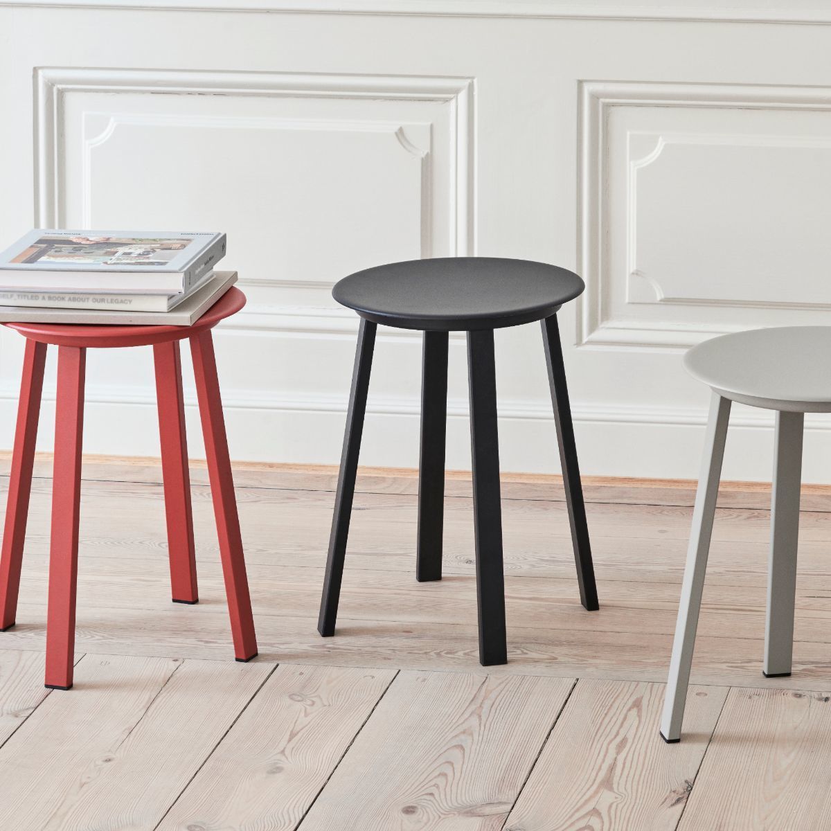Tabouret en aluminium noir Revolver - HAY - The Cool Republic