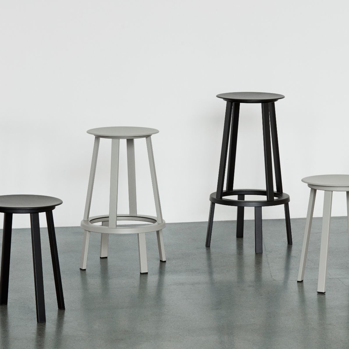 Tabouret en aluminium rouge Revolver - HAY - The Cool Republic