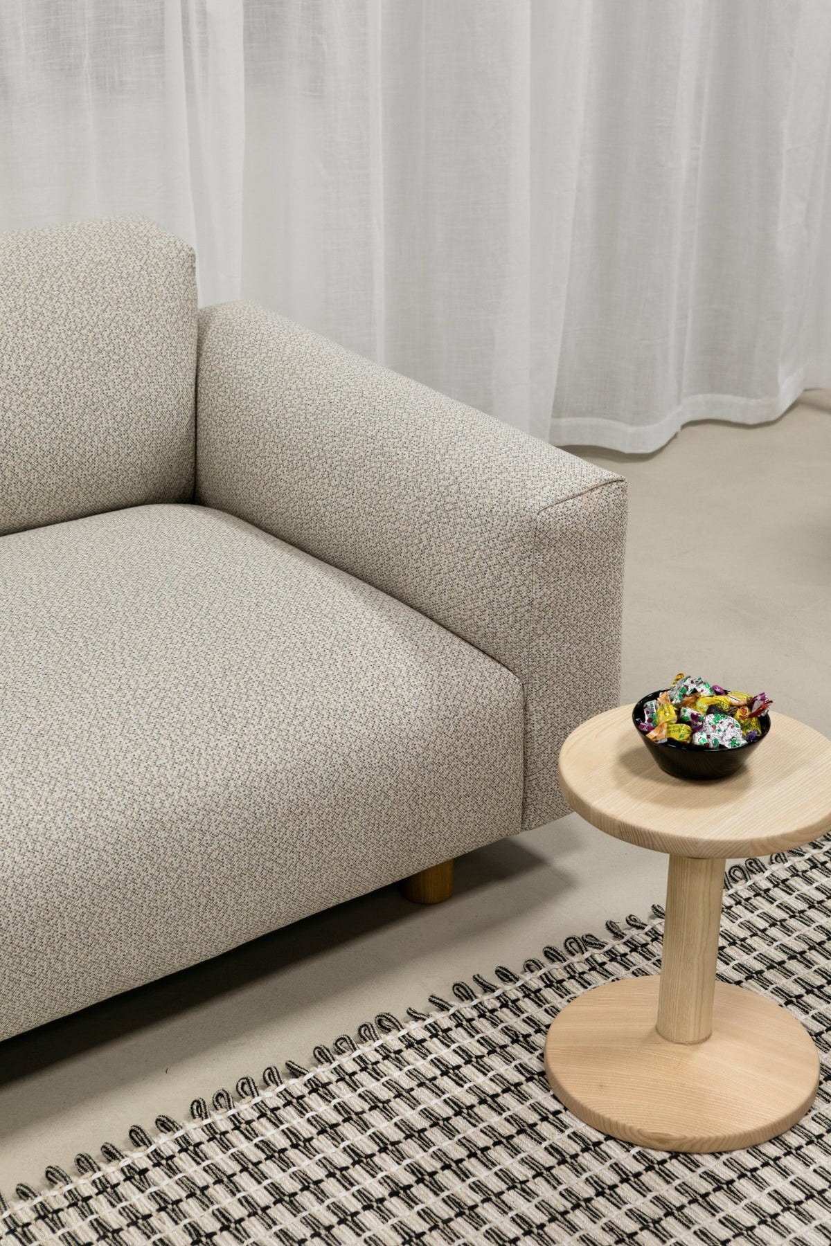 Tabouret en bois de frêne 36 cm Bobbin - Hem - The Cool Republic
