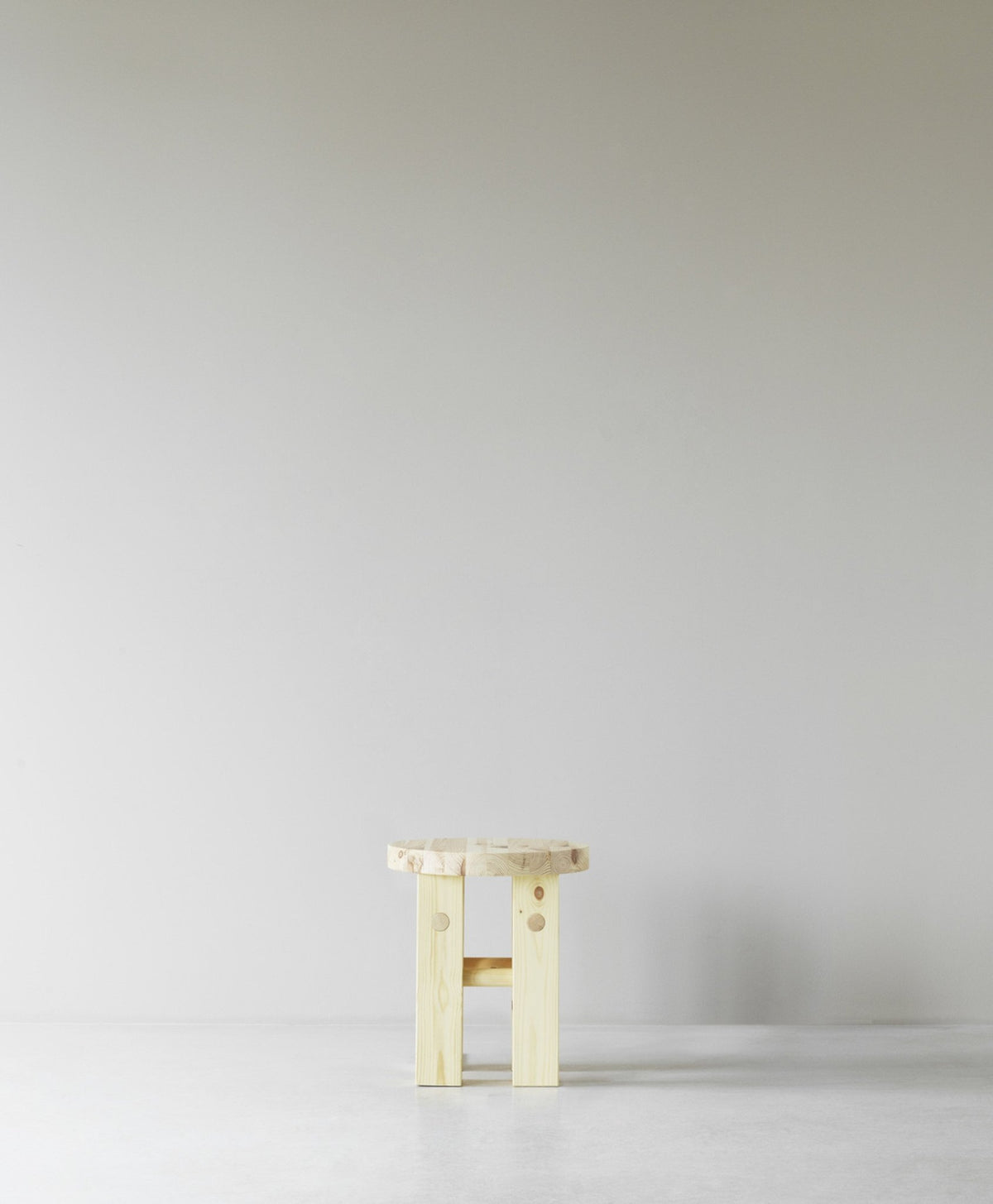 Tabouret en bois de pin 45 x 40 cm Fyr - Normann Copenhagen - The Cool Republic