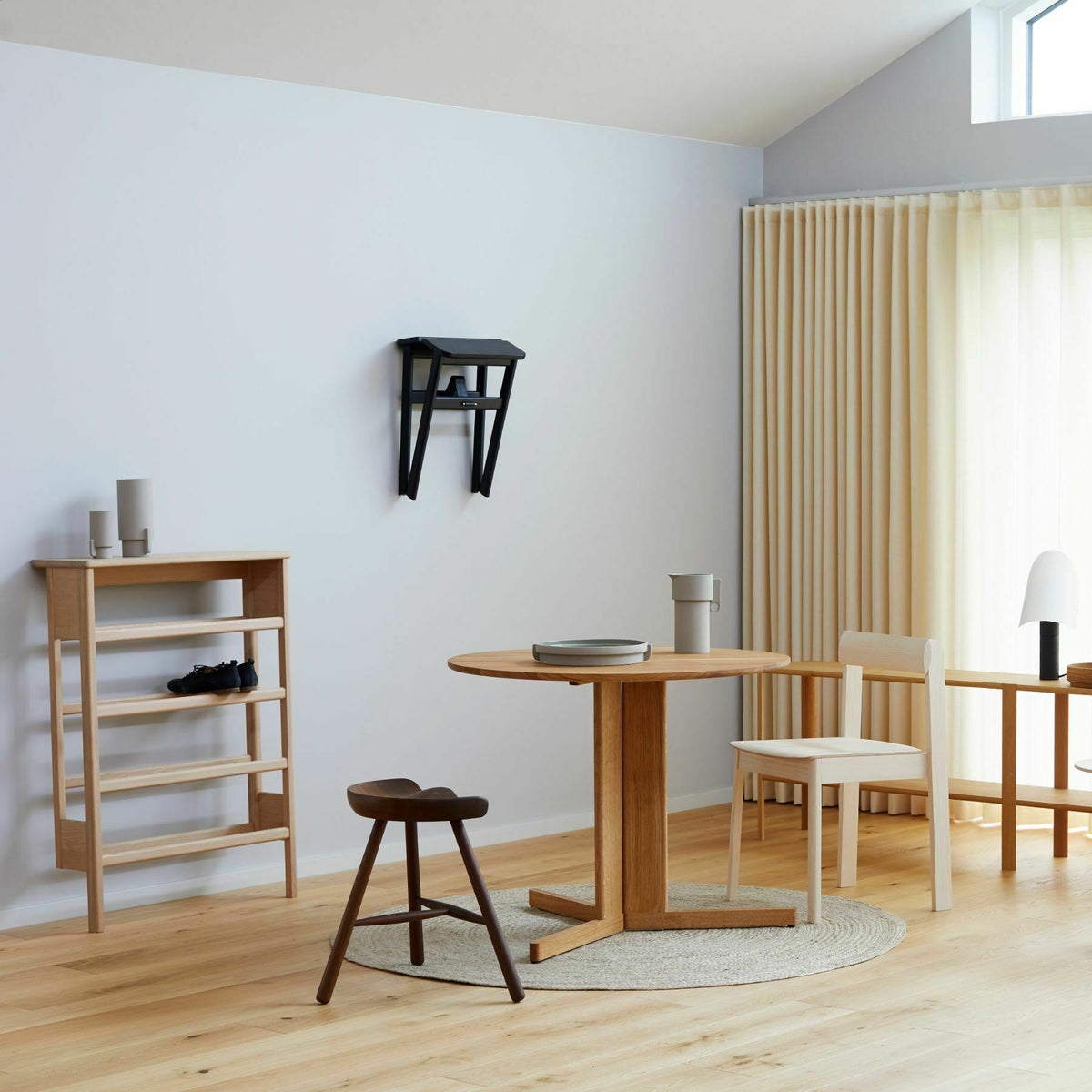 Tabouret en chêne blanc huilé 49 cm Shoemaker - Form & Refine - The Cool Republic