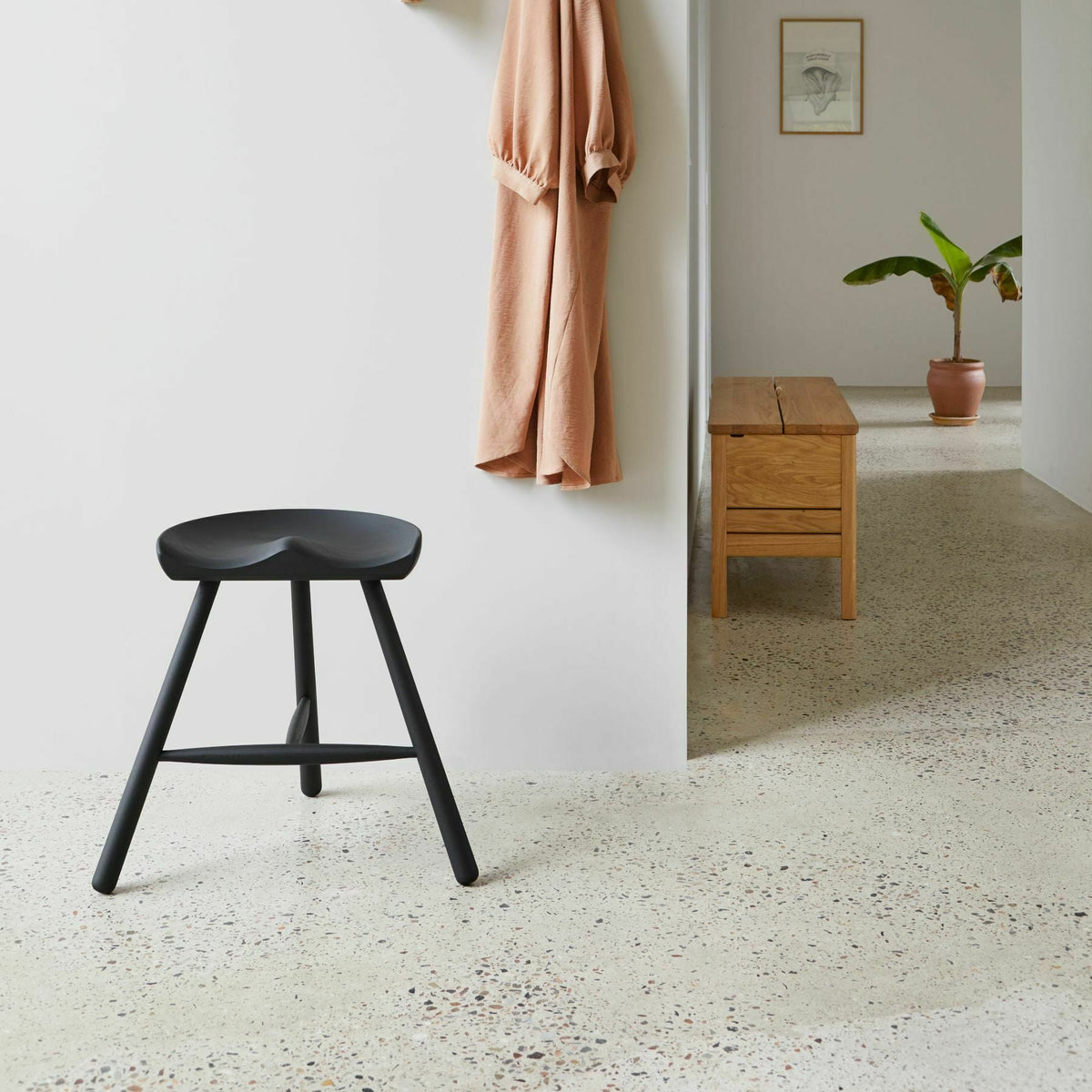 Tabouret en chêne blanc huilé 49 cm Shoemaker - Form & Refine - The Cool Republic
