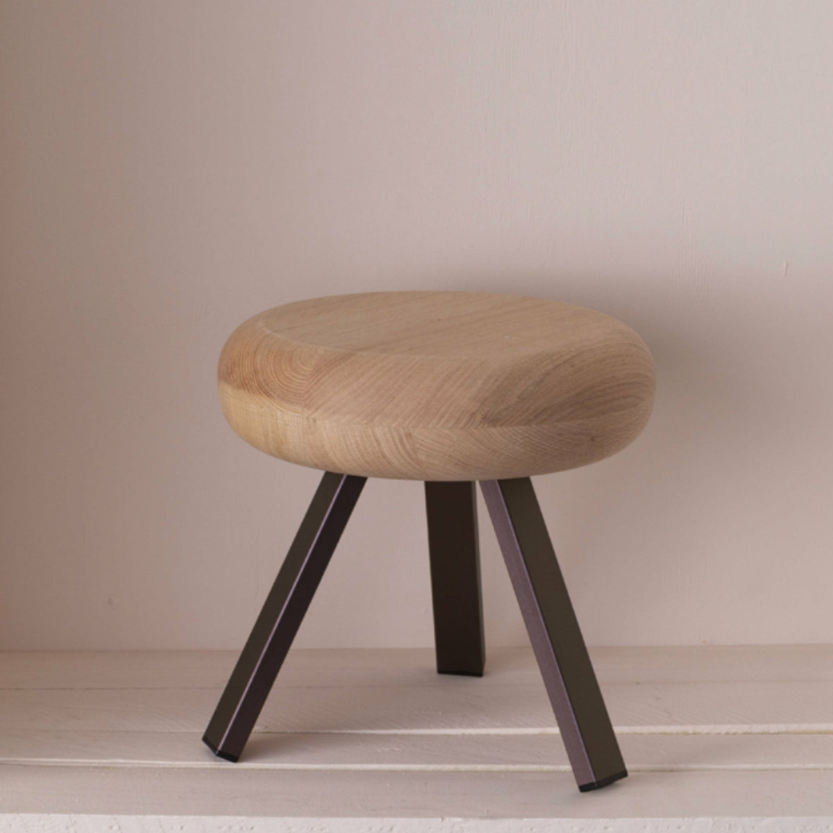 Tabouret en chêne et acier anthracite 35 cm Smack - Matière Grise - The Cool Republic