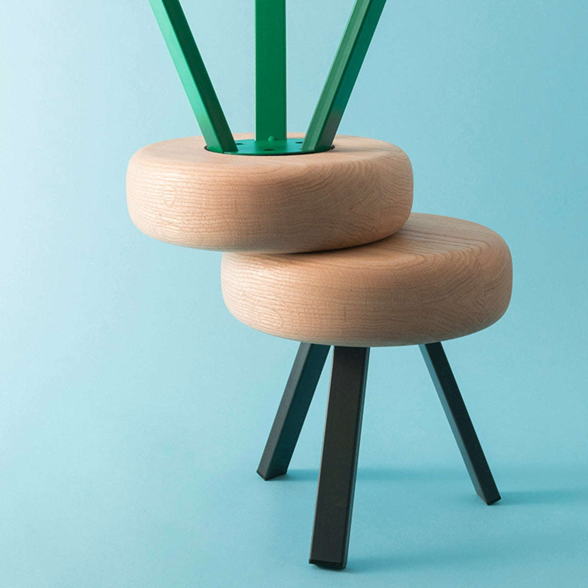 Tabouret en chêne et acier olive 35 cm Smack - Matière Grise - The Cool Republic