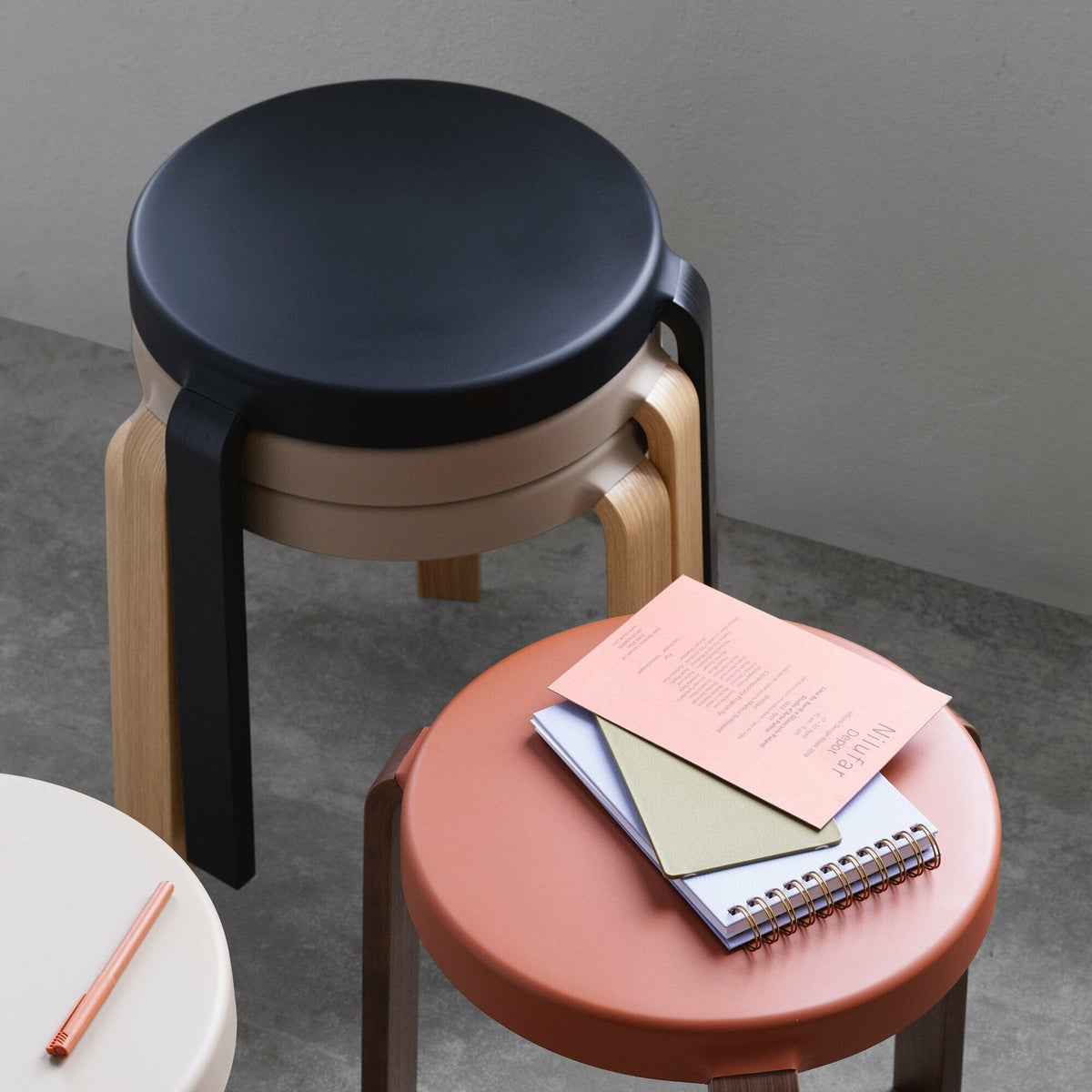 Tabouret en chêne gris TAP Grey - Normann Copenhagen - The Cool Republic