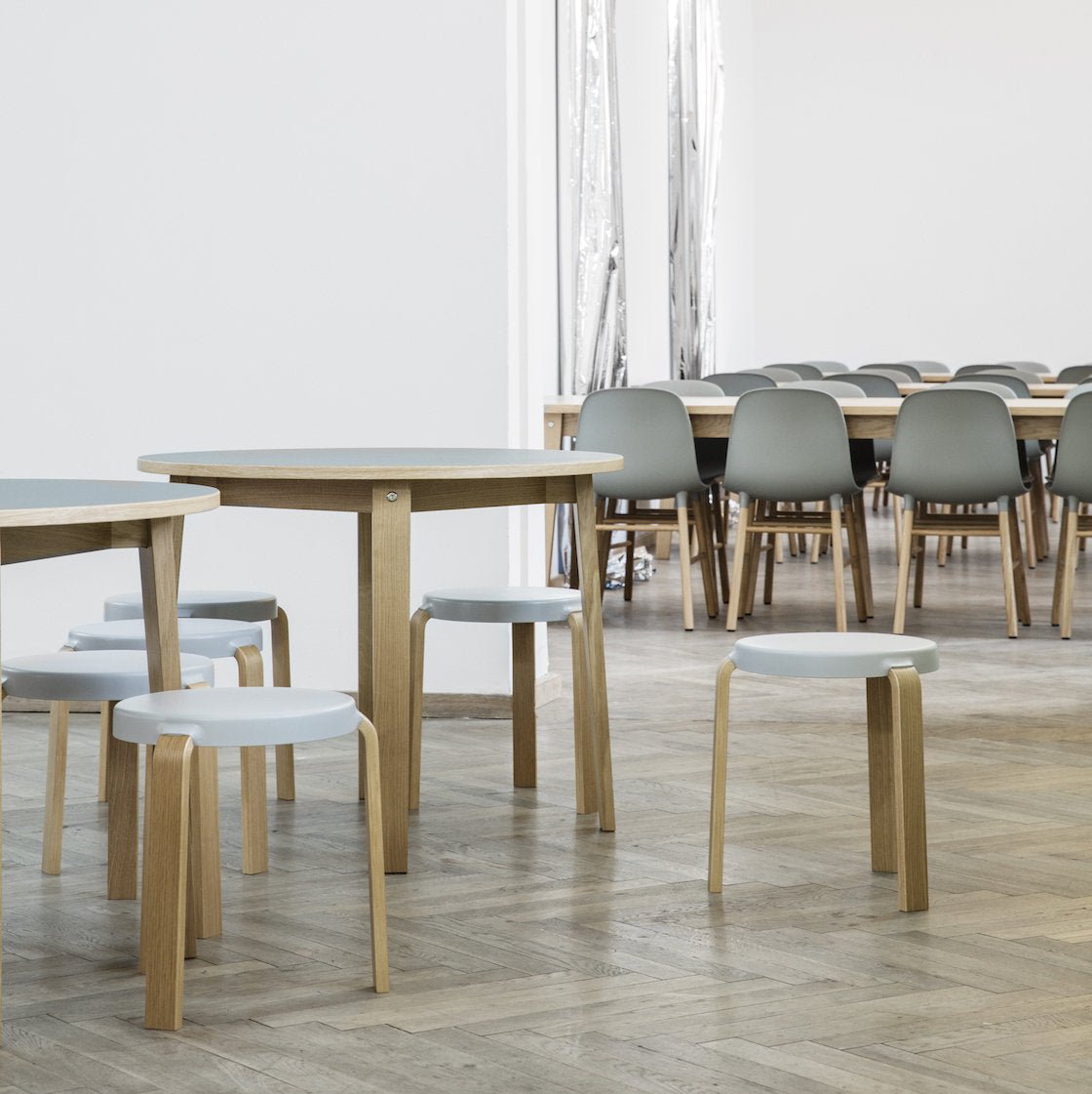 Tabouret en chêne gris TAP Grey - Normann Copenhagen - The Cool Republic