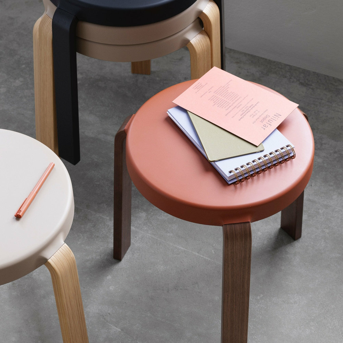 Tabouret en chêne gris TAP Grey - Normann Copenhagen - The Cool Republic