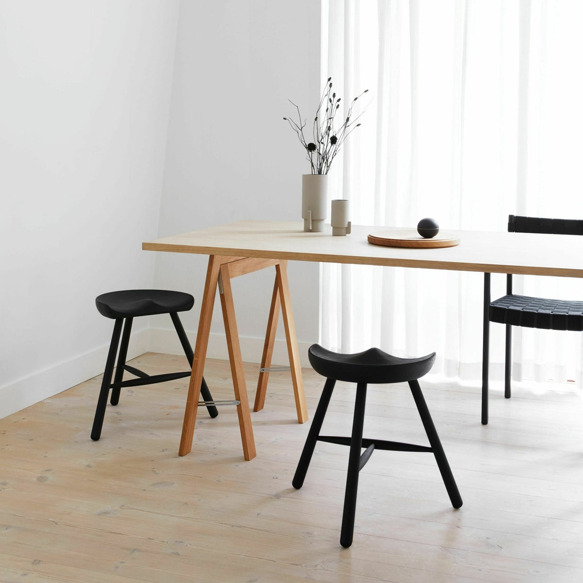 Tabouret en chêne naturel 49 cm Shoemaker - Form & Refine - The Cool Republic