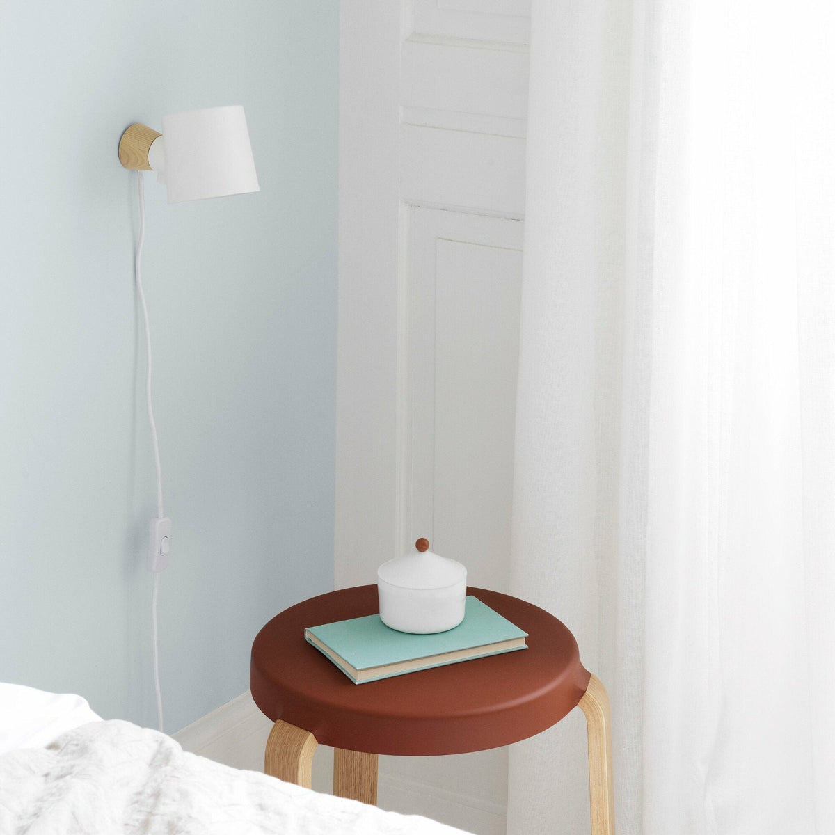 Tabouret en chêne vert TAP Olive - Normann Copenhagen - The Cool Republic