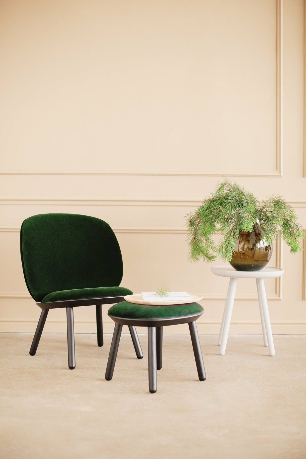 Tabouret en frêne et tissu beige Naïve - Emko - The Cool Republic