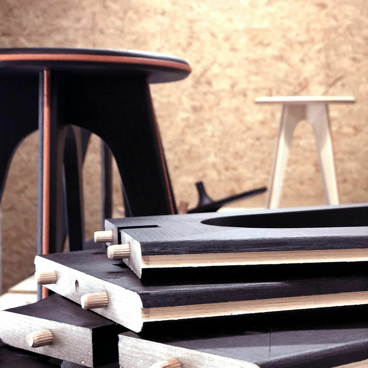 Tabouret en frêne noir et cuir Assy - Mlle Jo - The Cool Republic