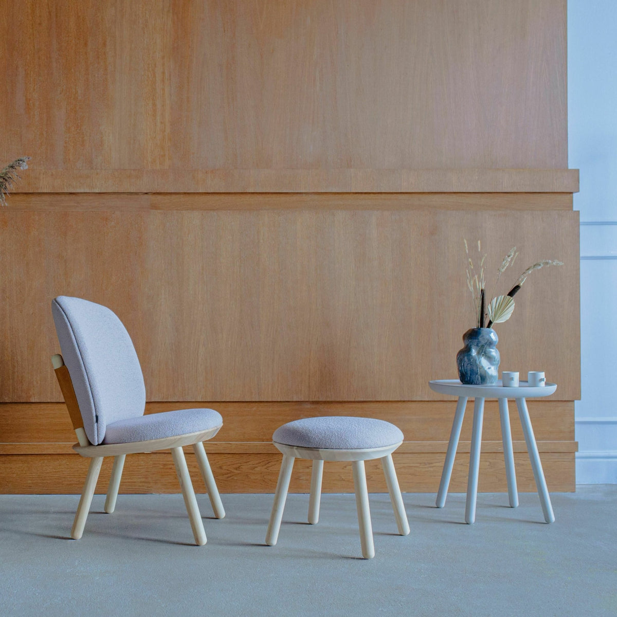 Tabouret en frêne noir et cuir noir Naïve - Emko - The Cool Republic