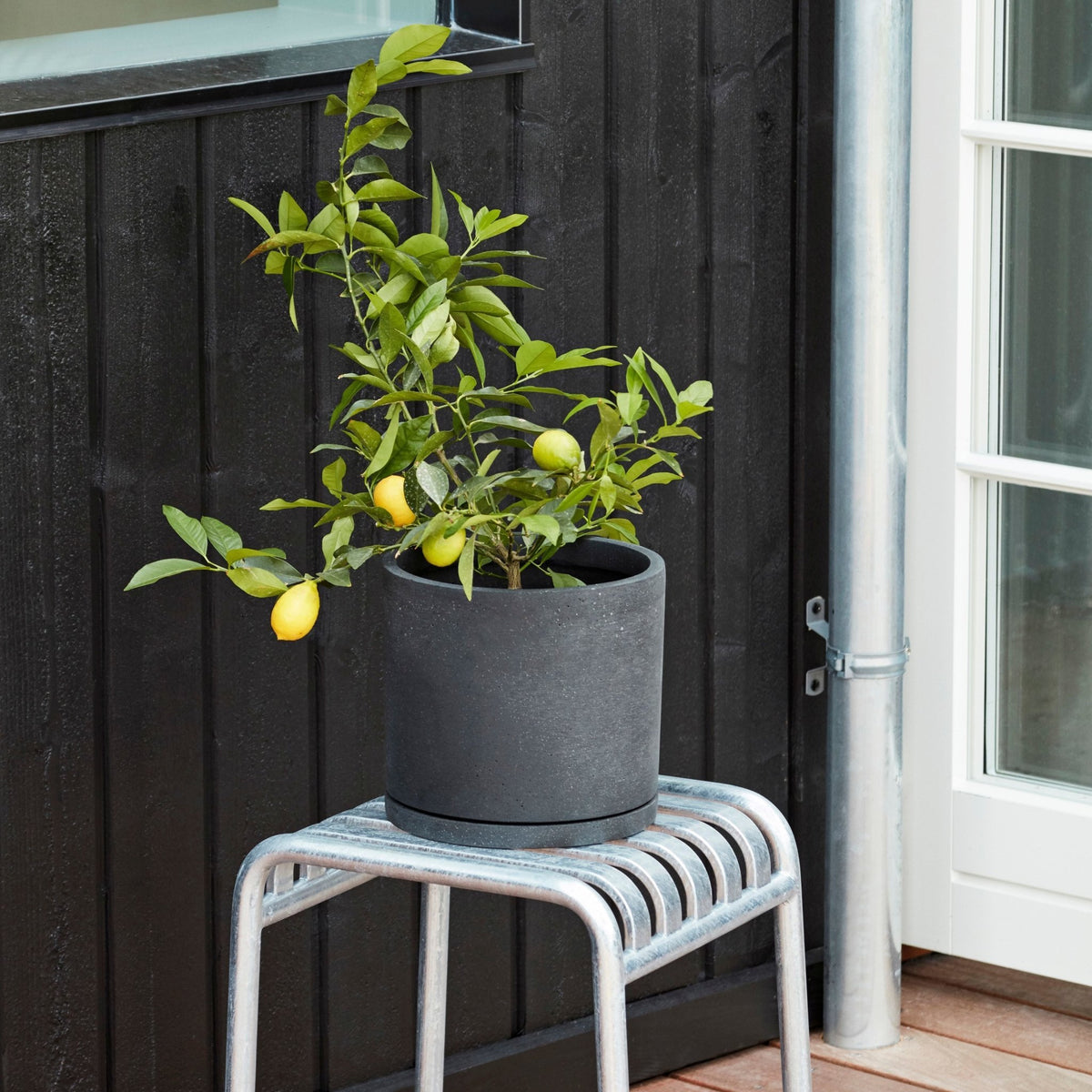 Tabouret en métal gris Palissade - HAY - The Cool Republic