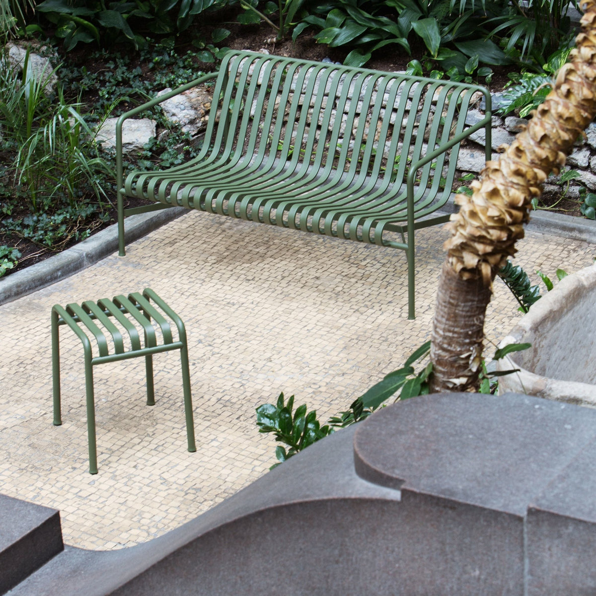 Tabouret en métal olive Palissade - HAY - The Cool Republic