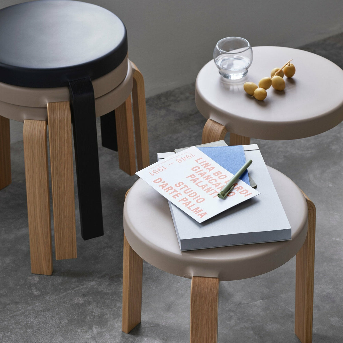 Tabouret en noyer vert TAP Olive - Normann Copenhagen - The Cool Republic