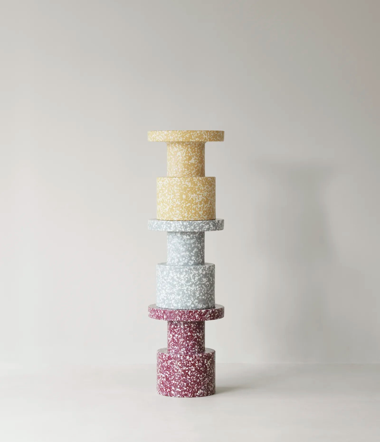 Tabouret en polyéthylène recyclé bordeeaux Bit Stool - Normann Copenhagen - The Cool Republic