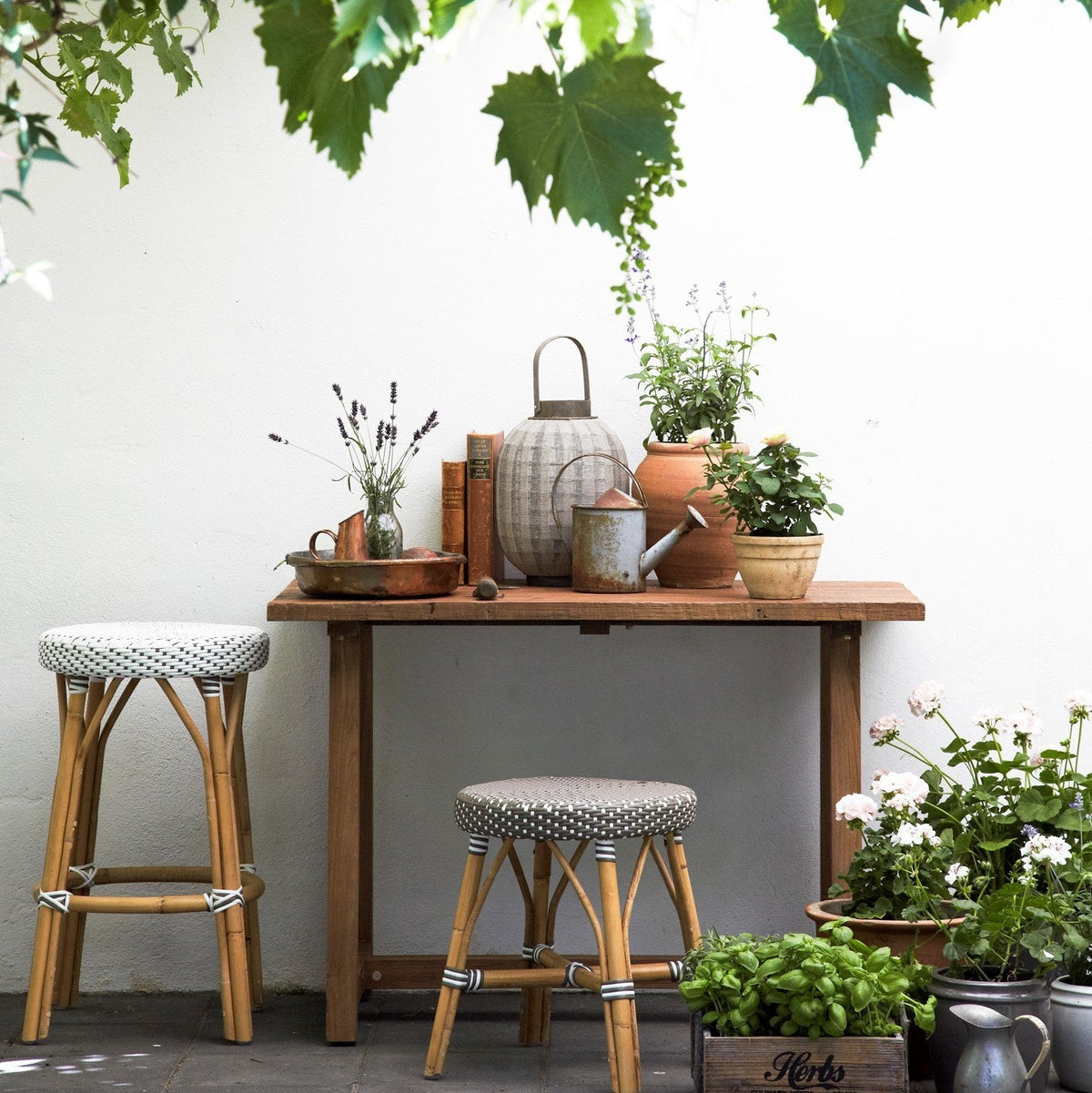 Tabouret en rotin marron 46 cm Simone - Sika Design - The Cool Republic