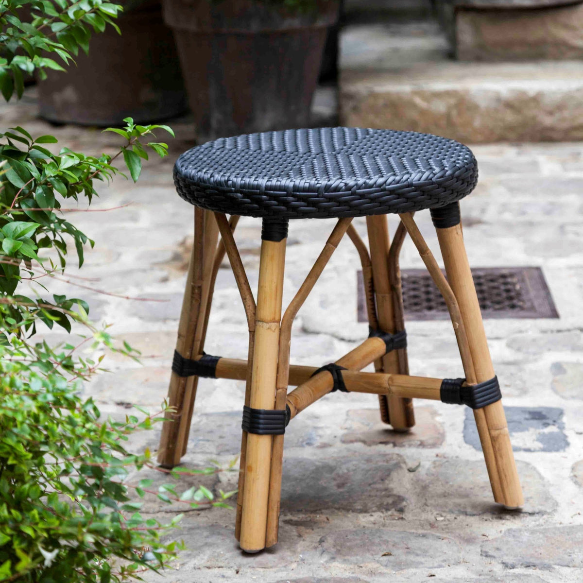 Tabouret en rotin noir 46 cm Simone - Sika Design - The Cool Republic