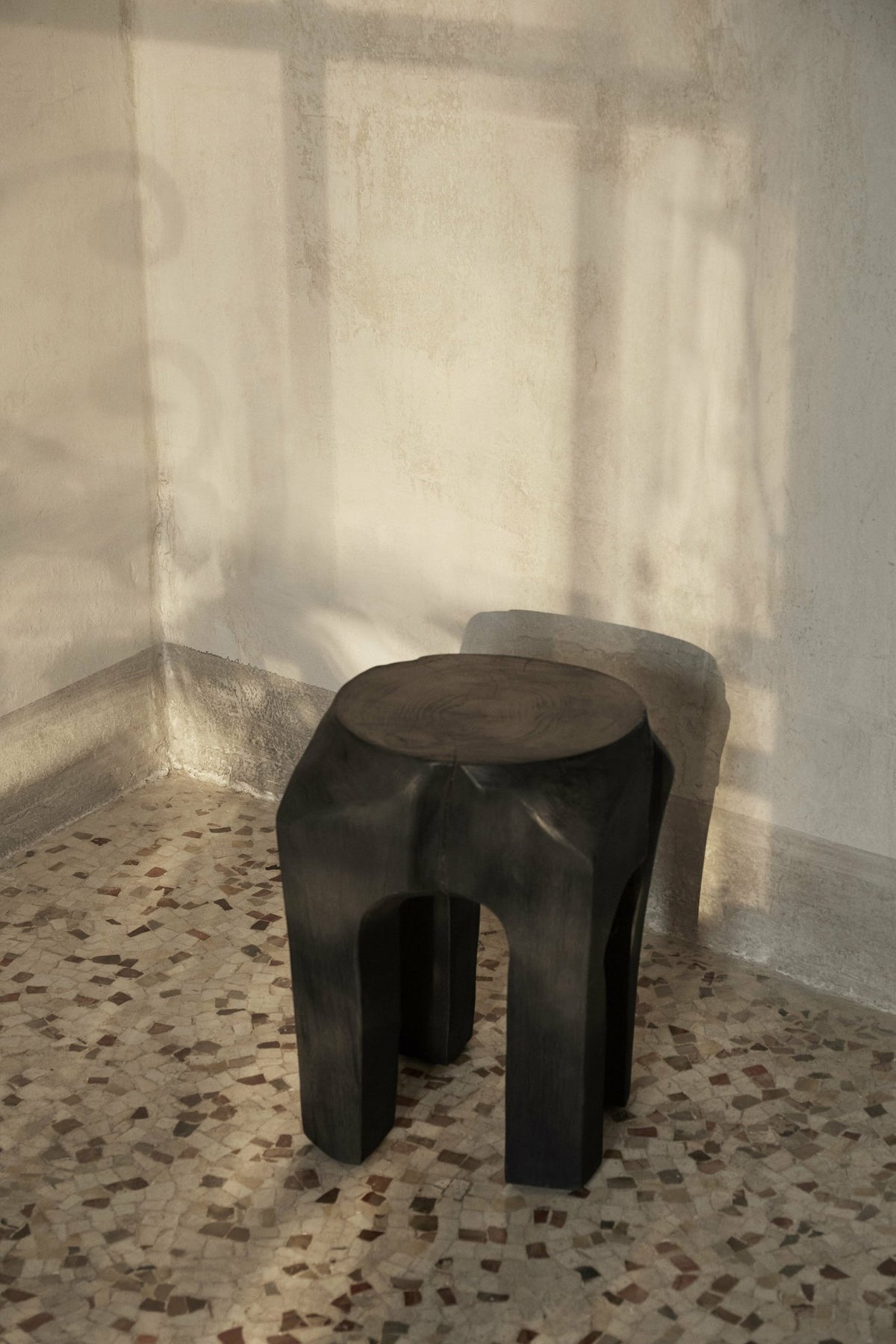 Tabouret en teck noir 40 x 32 cm Root - Ferm Living - The Cool Republic
