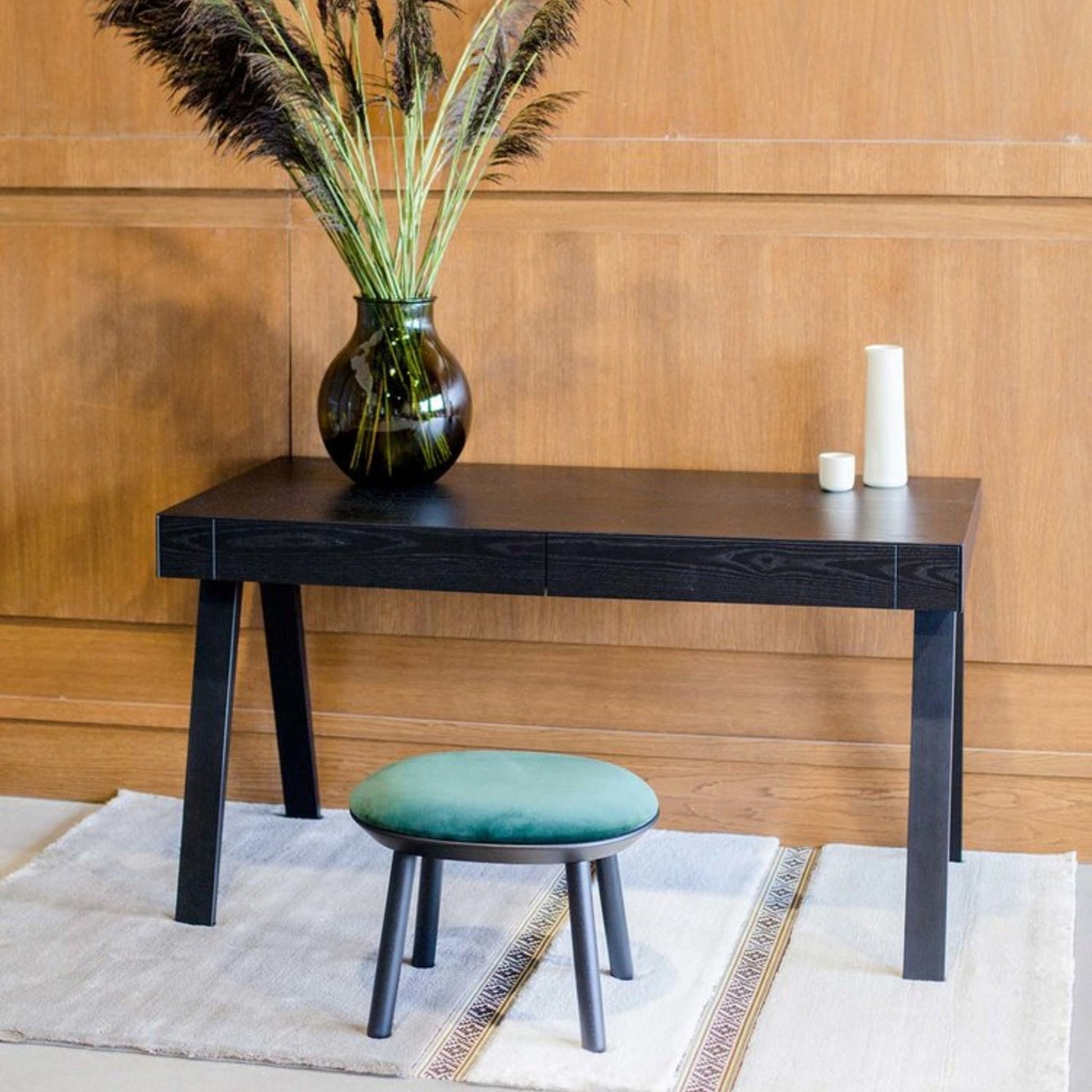 Tabouret en velours noir Naïve - Emko - The Cool Republic