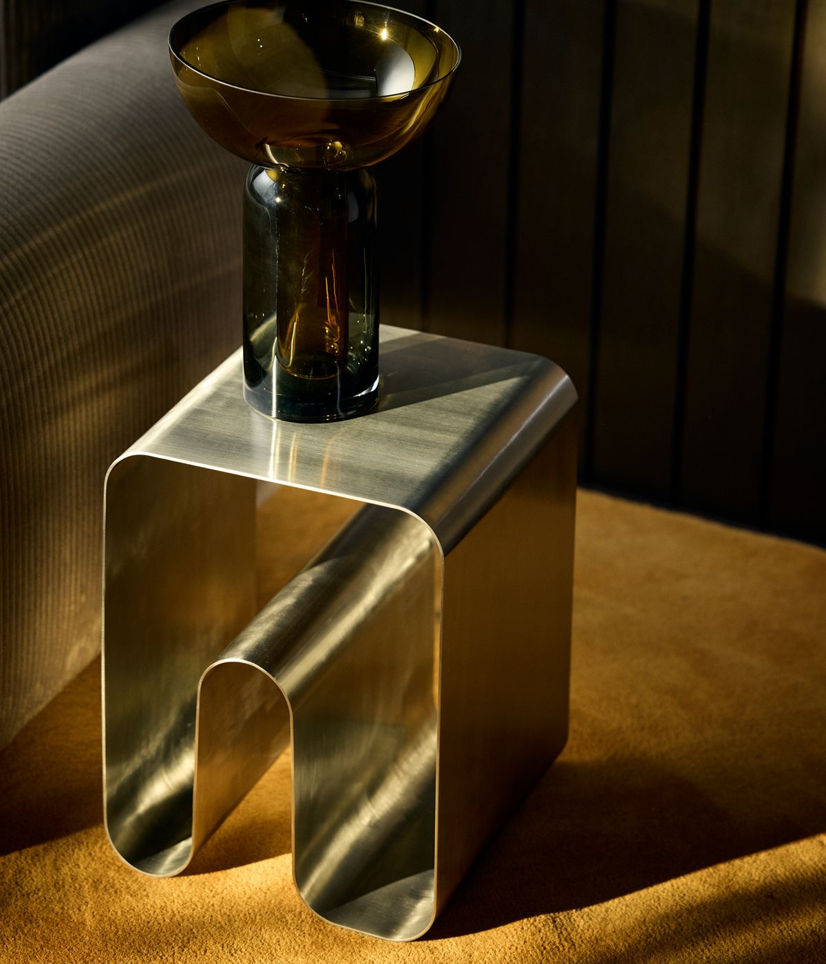 Tabouret et rangement magazine argenté plein 32 cm Curva - AYTM - The Cool Republic