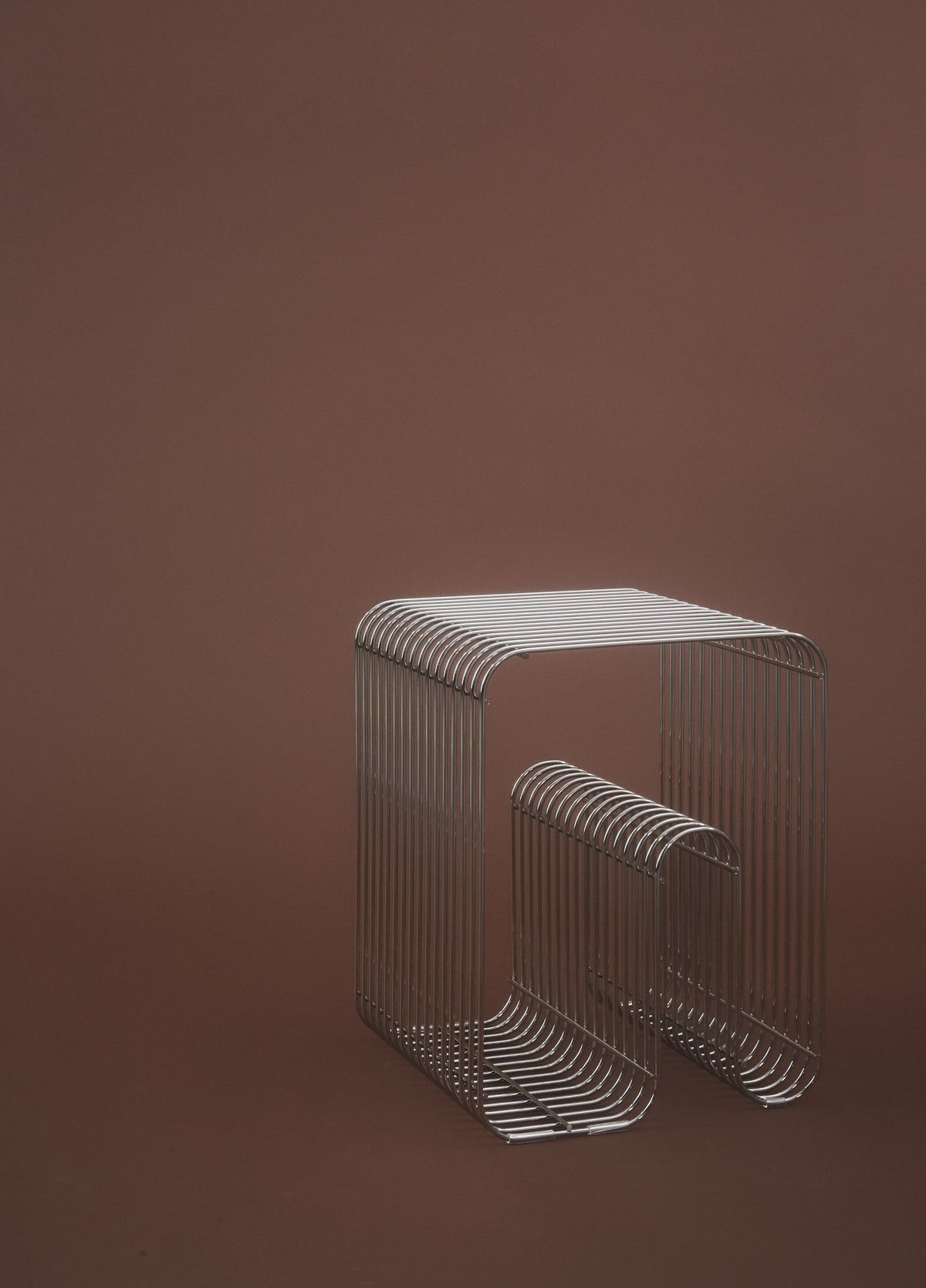 Tabouret et rangement magazine chrome 32 cm Curva - AYTM - The Cool Republic