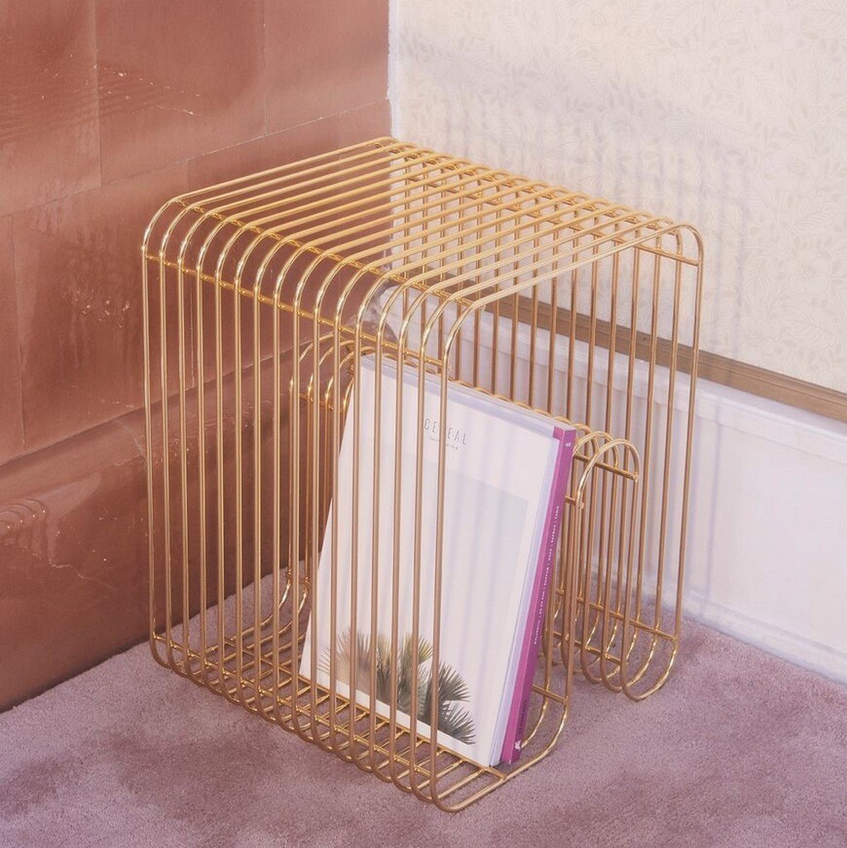Tabouret et rangement magazine doré 32 cm Curva - AYTM - The Cool Republic