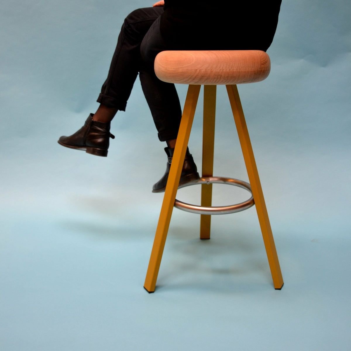 Tabouret haut en chêne et acier sable 75 cm Smack - Matière Grise - The Cool Republic