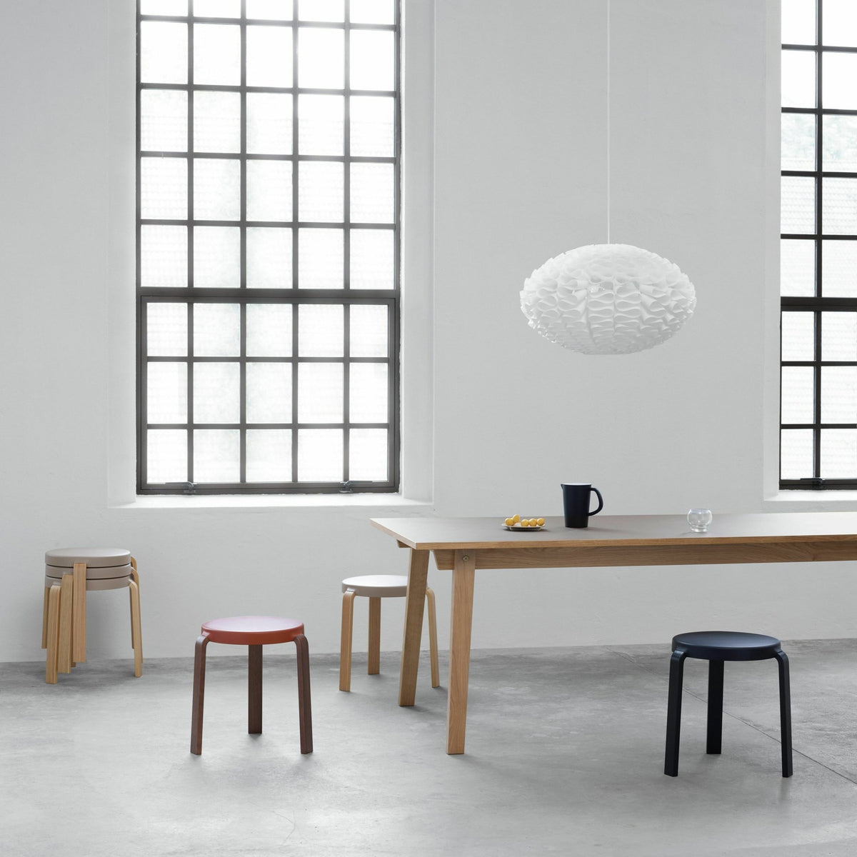 Tabouret noir en chêne TAP noir - Normann Copenhagen - The Cool Republic