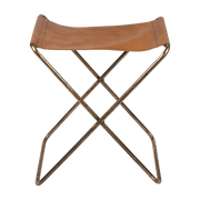 Tabouret pliant en cuir marron Nola - Broste Copenhagen - The Cool Republic