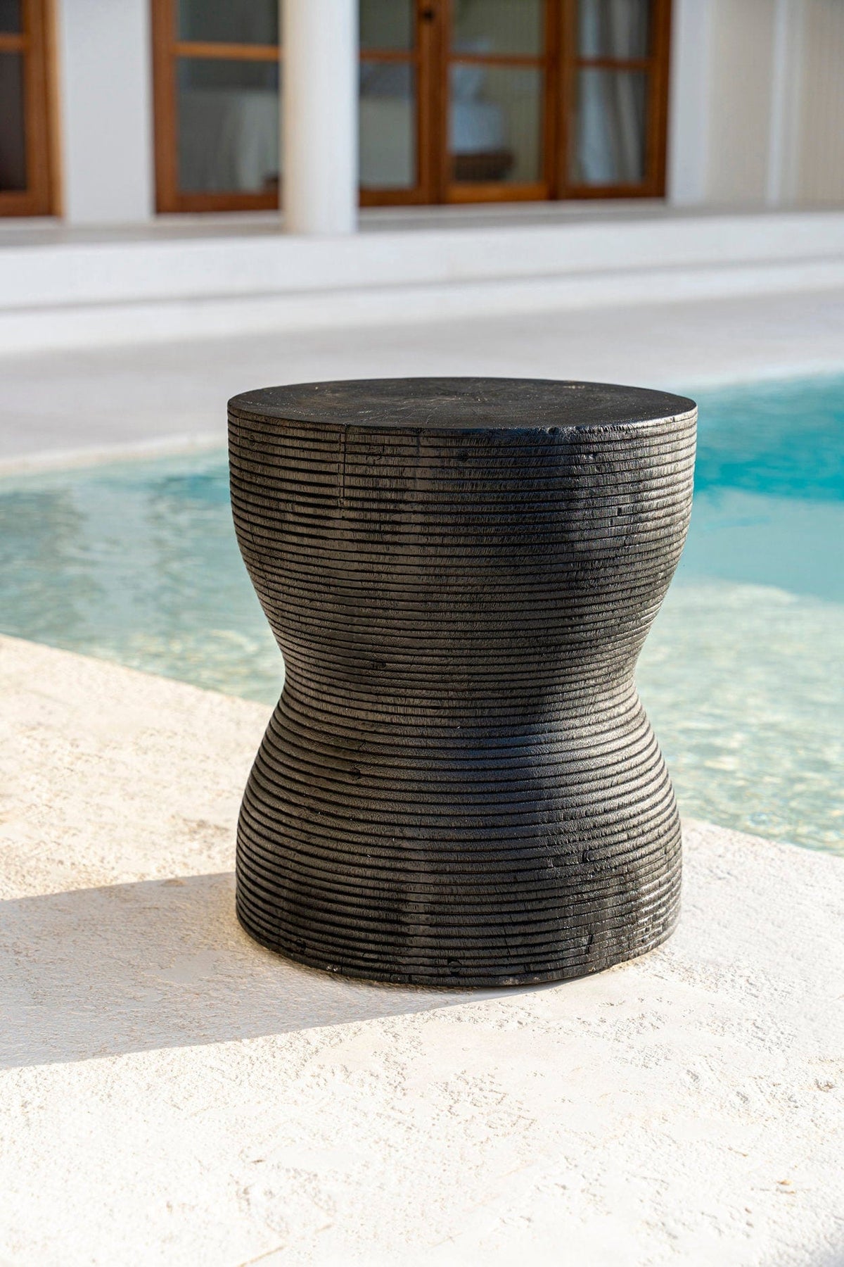 Tabouret rond en bois de suar massif noir 35x35x45cm Kotoran - Bazar Bizar — vue 2