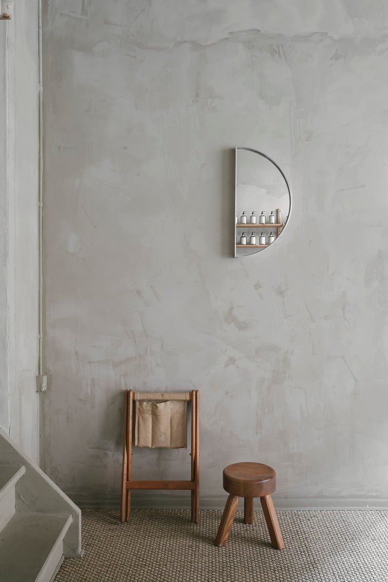 Tabouret rond en pin brun chaud 32,5 x 30,5 x 32,5 cm AML - Frama - The Cool Republic