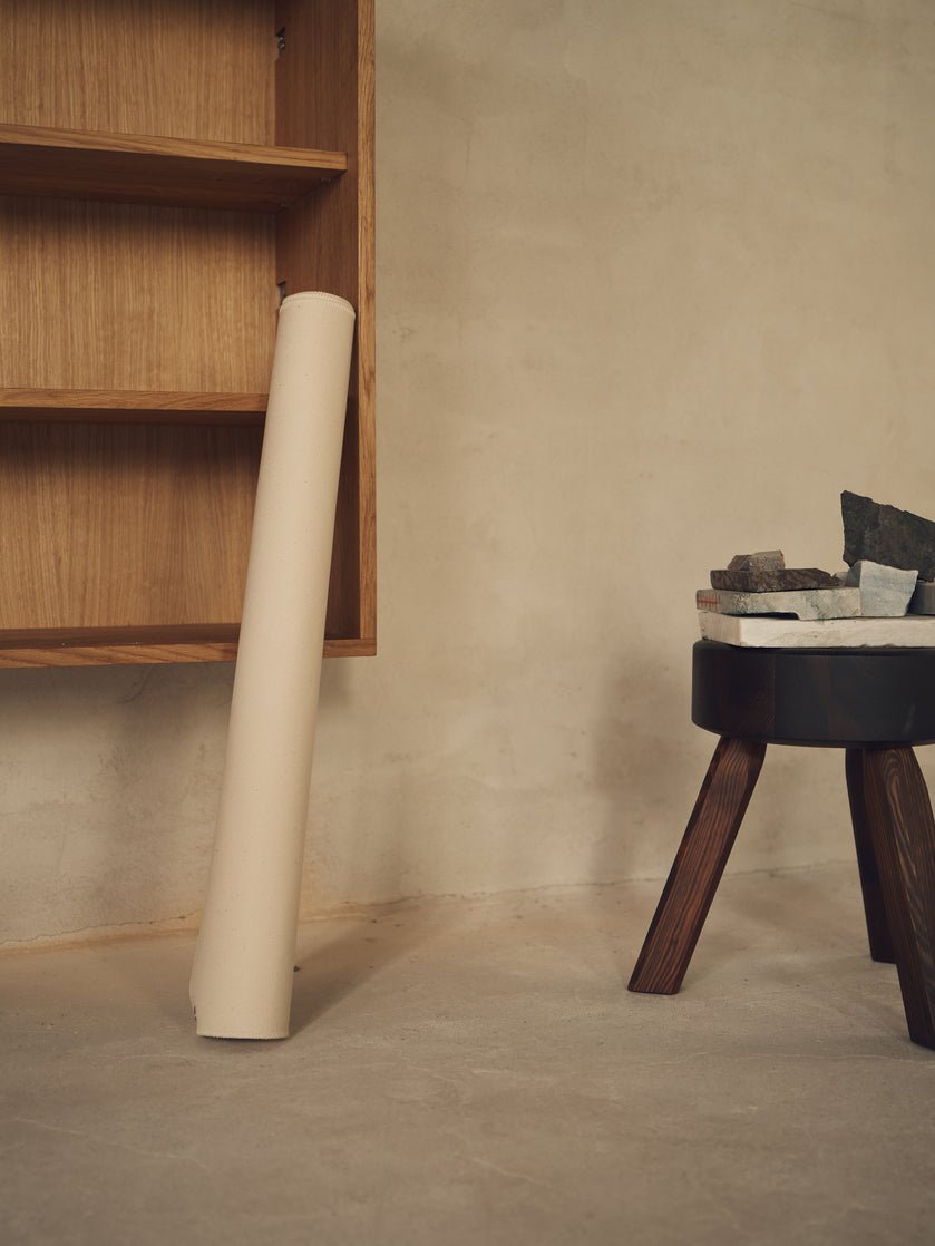 Tabouret rond en pin marron foncé 32,5 x 30,5 x 32,5 cm AML - Frama - The Cool Republic