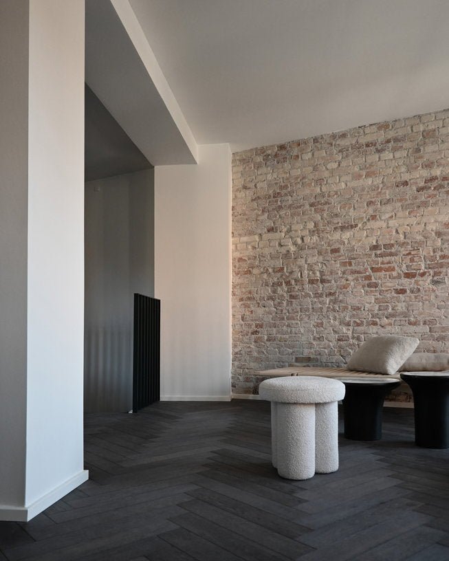 Tabouret rond en tissu bouclé blanc cassé Big Foot - 101 COPENHAGEN - The Cool Republic