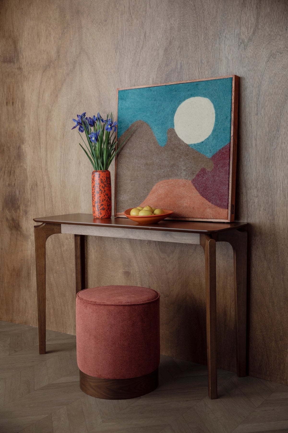 Tabouret rond en tissu rouge et bois d'hévéa 41x46cm Bellevue - Dutchbone - The Cool Republic