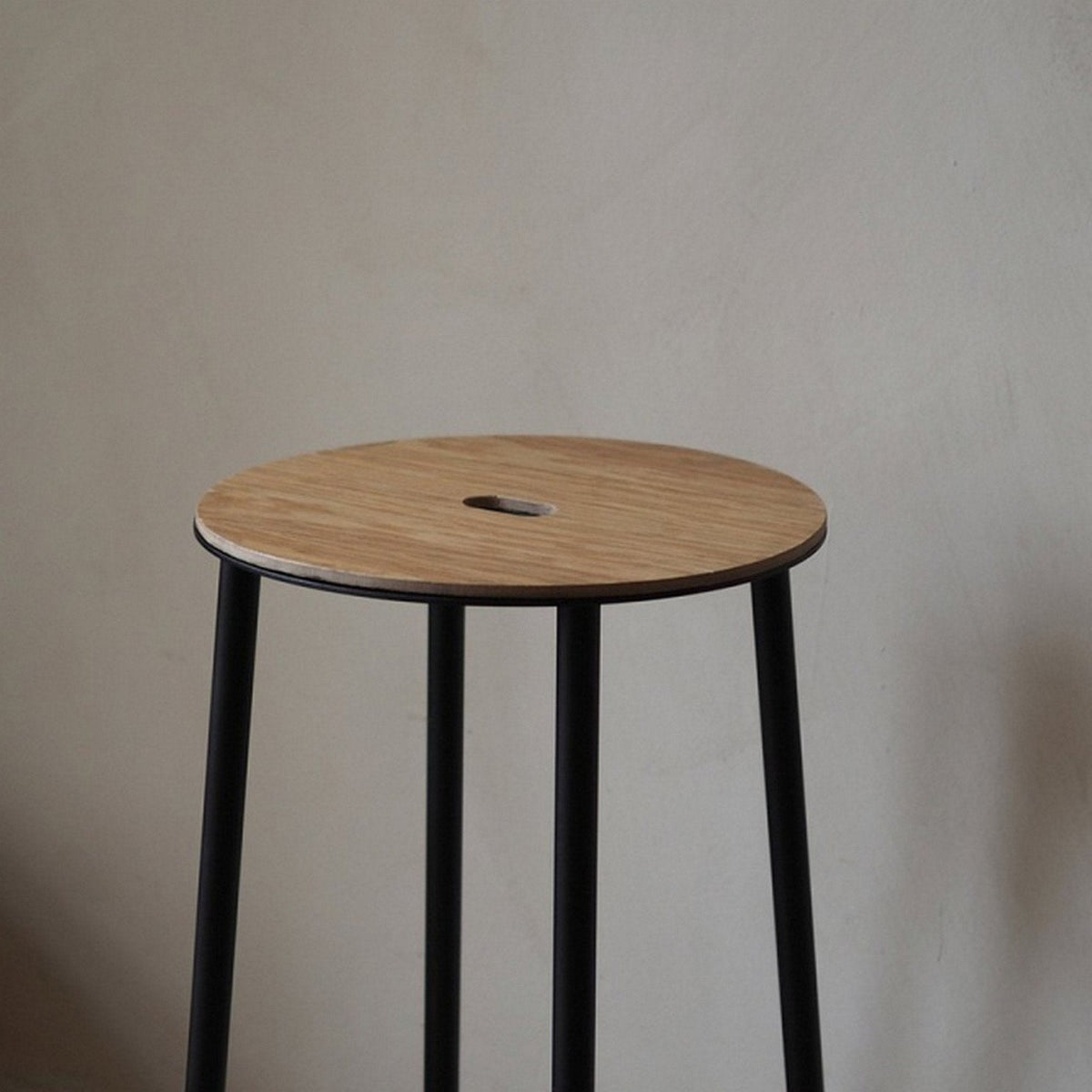 Tabouret rond noir 76 cm Adam - Frama - The Cool Republic