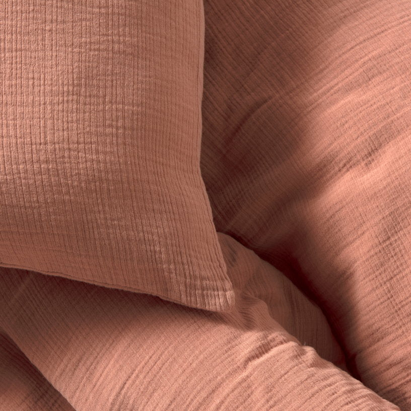 Taie d'oreiller framboise en gaze de coton 63 x 63 cm - The Cool Republic - The Cool Republic