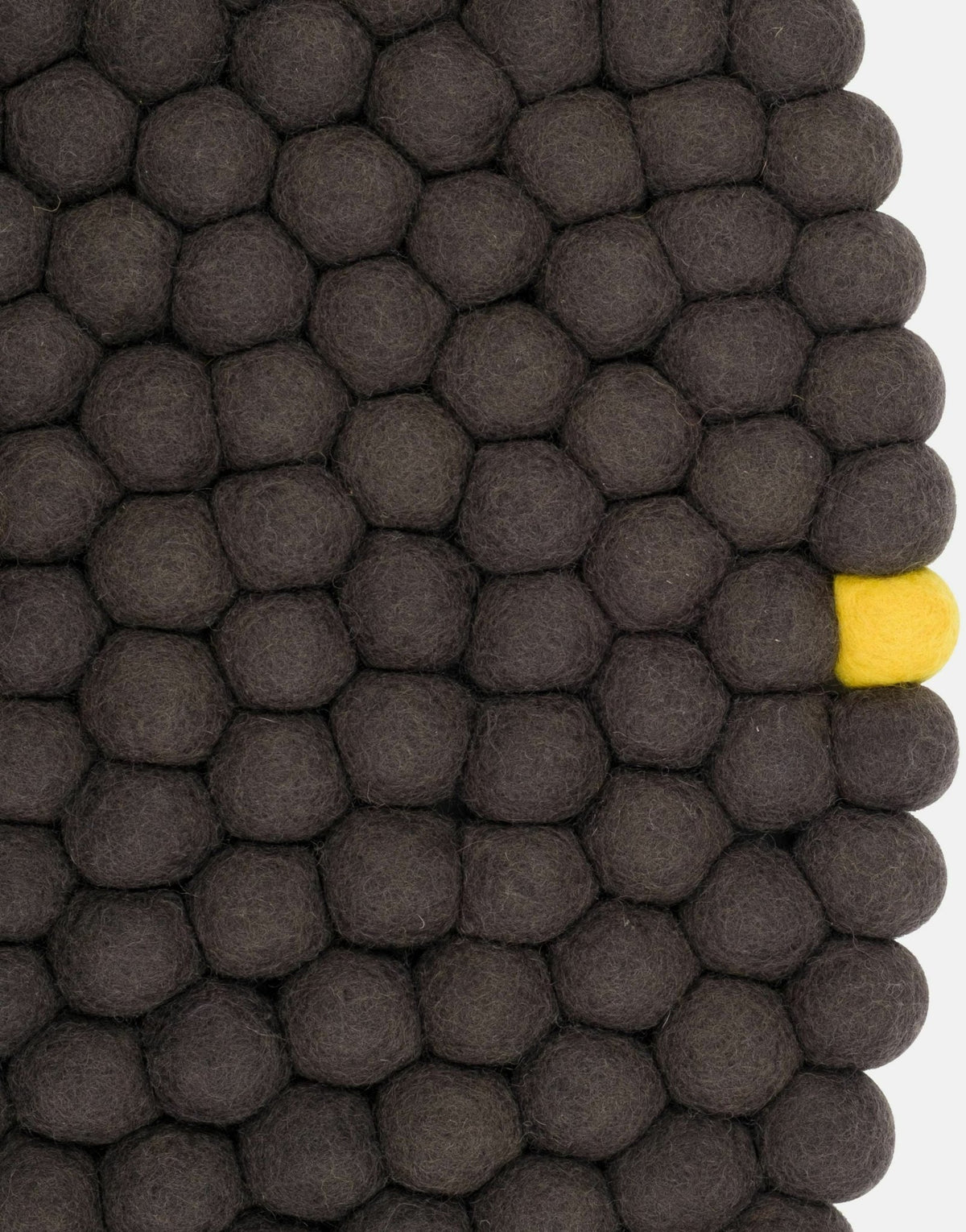 Tapis à boules de feutre anthracite 200 cm Big One - myfelt - The Cool Republic