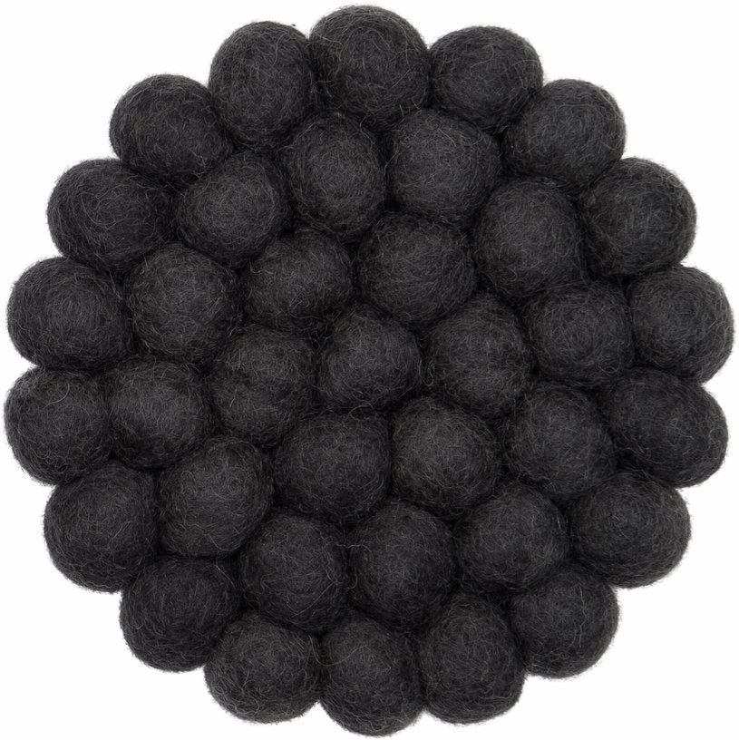Tapis à boules de feutre anthracite 50 cm Kuno - myfelt - The Cool Republic
