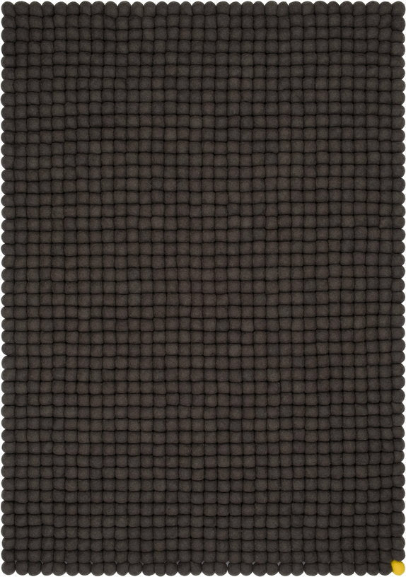 Tapis à boules de feutre anthracite 70x100 cm Big One - myfelt - The Cool Republic