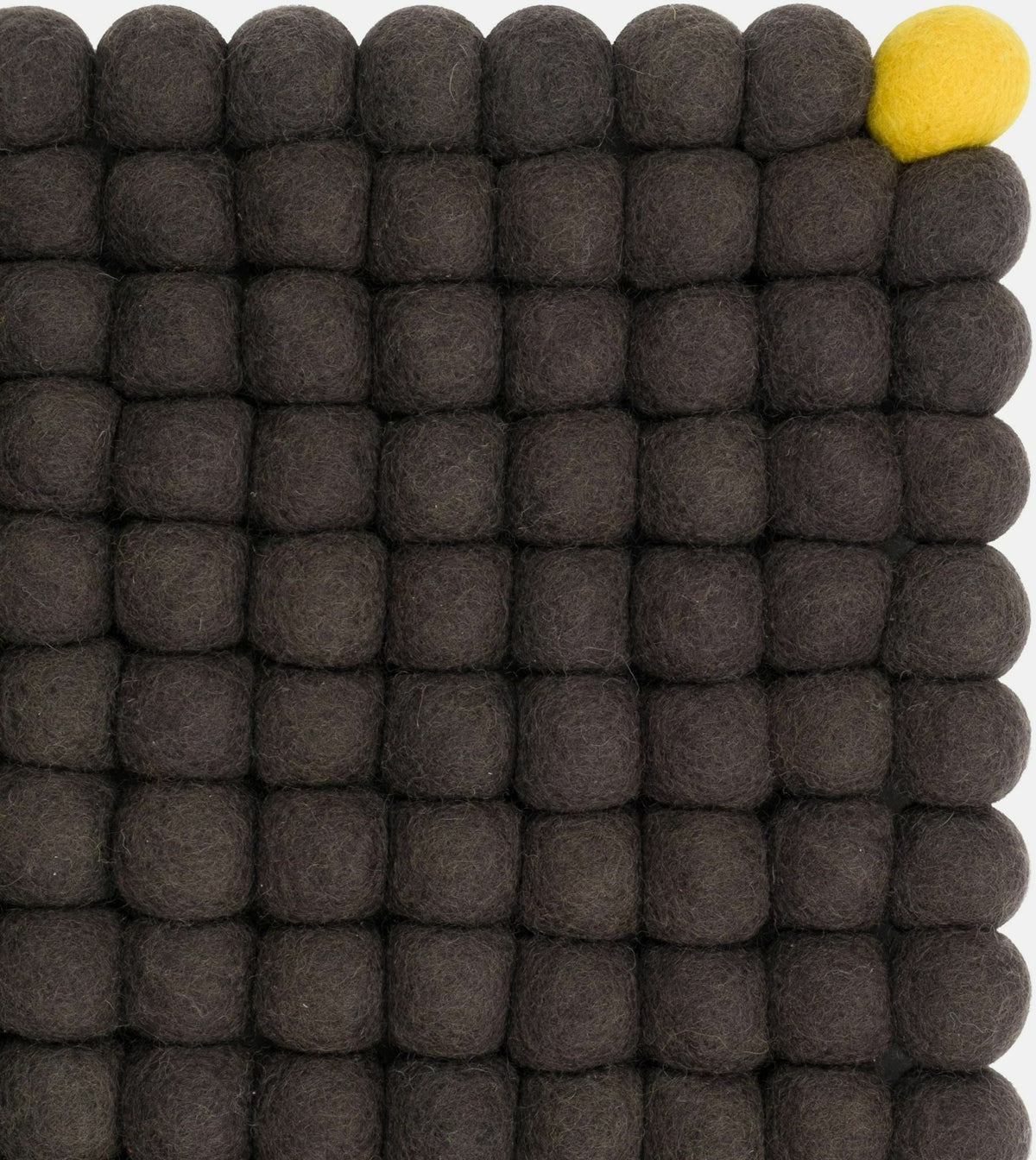 Tapis à boules de feutre anthracite 90x130 cm Big One - myfelt - The Cool Republic