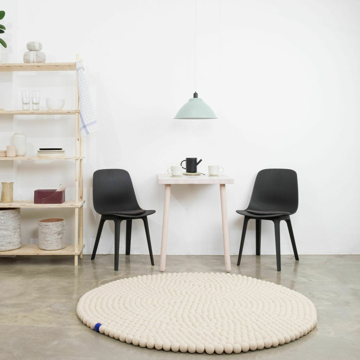 Tapis à boules de feutre beige 250 cm Big One - myfelt - The Cool Republic