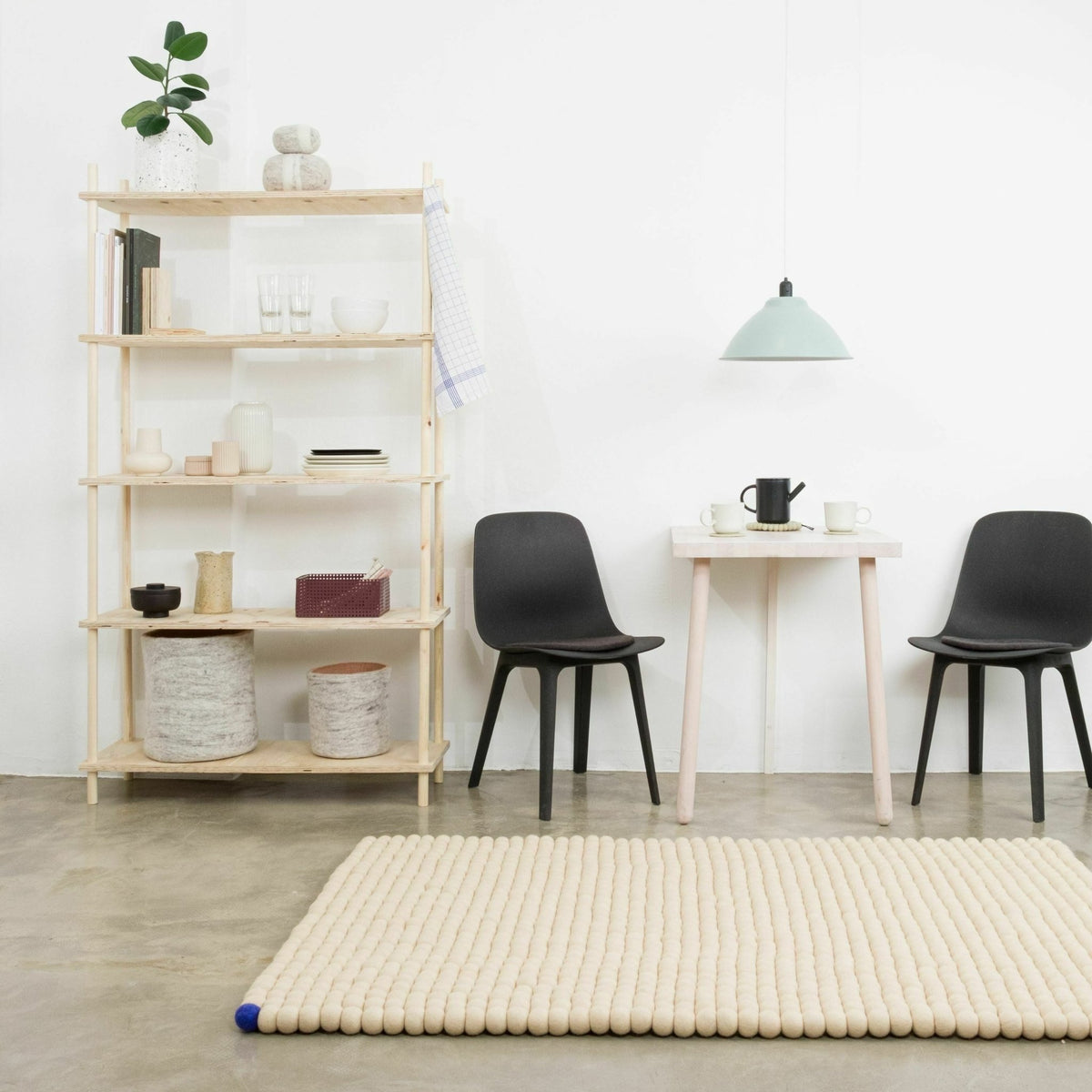 Tapis à boules de feutre beige 70x100 cm Big One - myfelt - The Cool Republic
