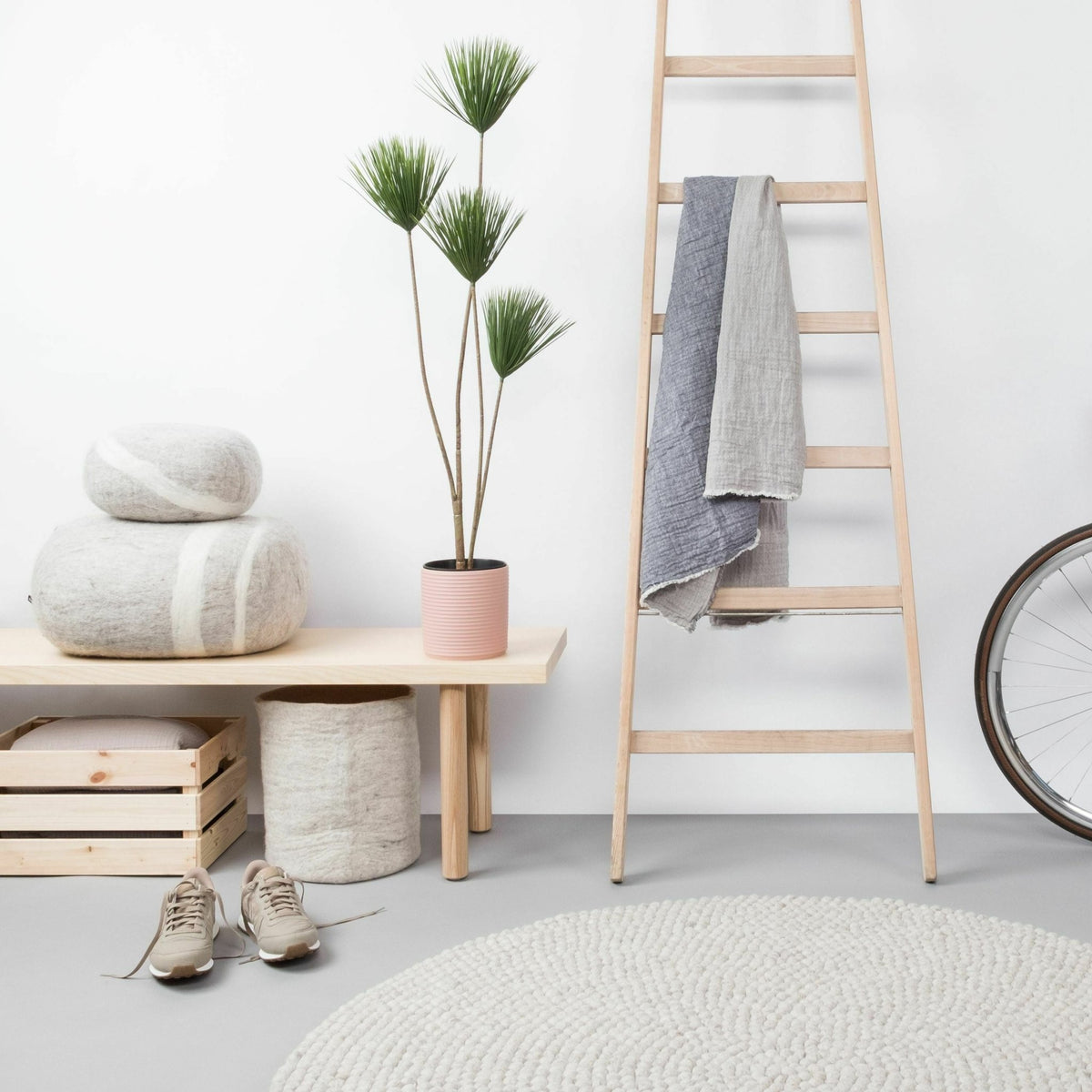 Tapis à boules de feutre beige marbré 180 cm Béla - myfelt - The Cool Republic