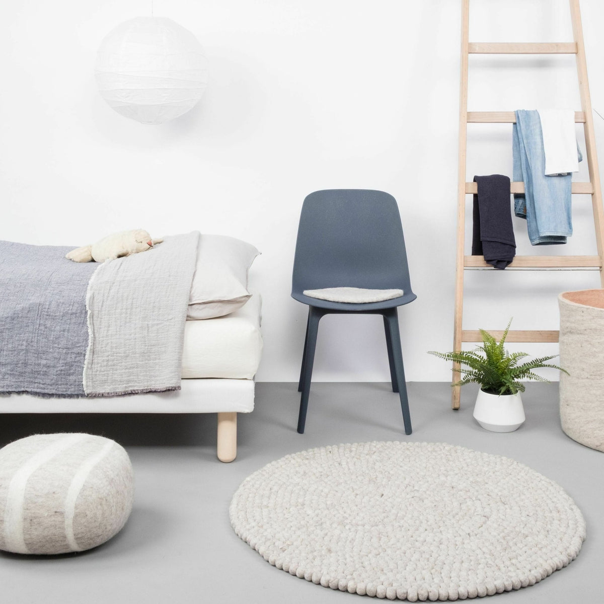 Tapis à boules de feutre beige marbré 200 cm Béla - myfelt - The Cool Republic